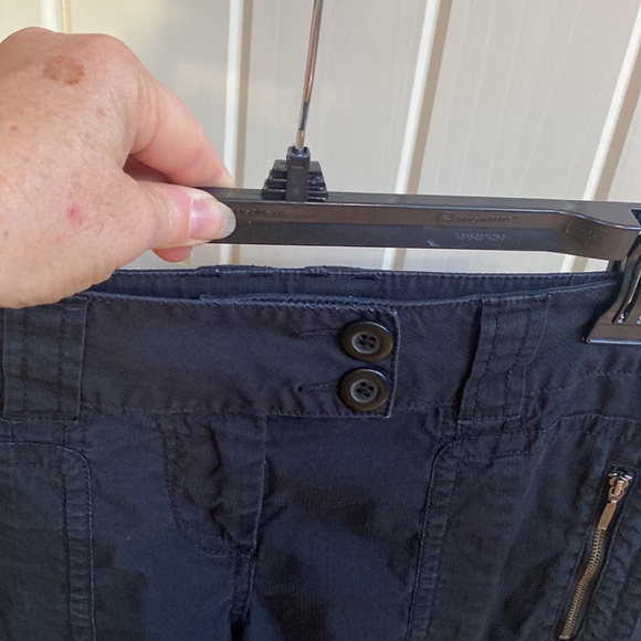 CAbi cargo wide leg adjustable capris - Picture 5 of 16